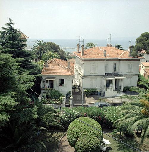 Villa et conciergerie. Elévations antérieures, nord.