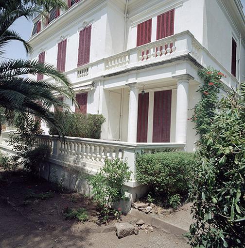 Façade sud-ouest. Loggia.