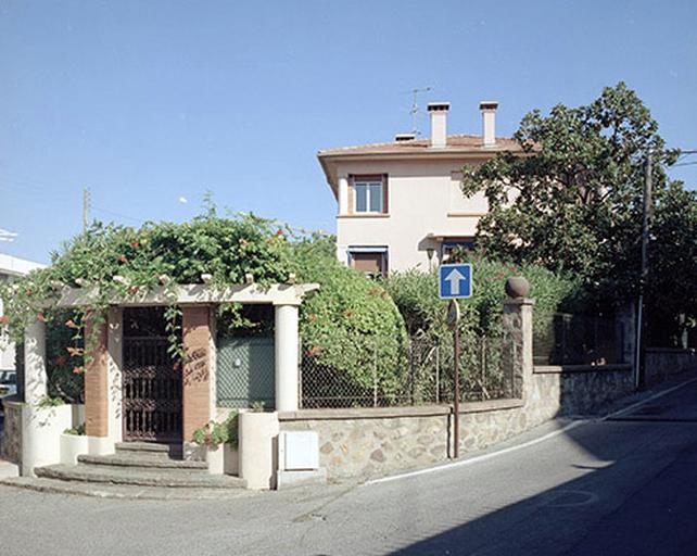 Vue d'ensemble prise de l'ouest.