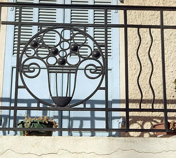 Garde-corps du balcon. Détail du motif décoratif.