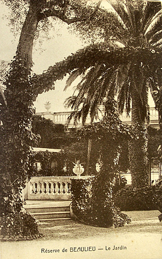 Réserve de Beaulieu. Le jardin. [Vue de l'angle sud-ouest de la terrasse en terre-plein aménagée le long de la façade sud.], vers 1915.