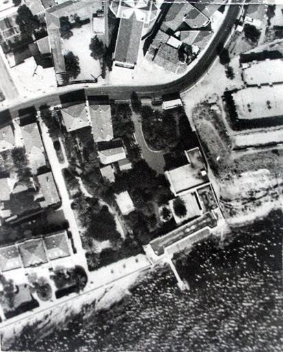 [Hôtel La Réserve de Beaulieu. Vue aérienne zénithale.], vers 1920.