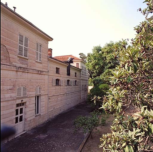 Vue partielle de la façade ouest, depuis le nord-ouest.