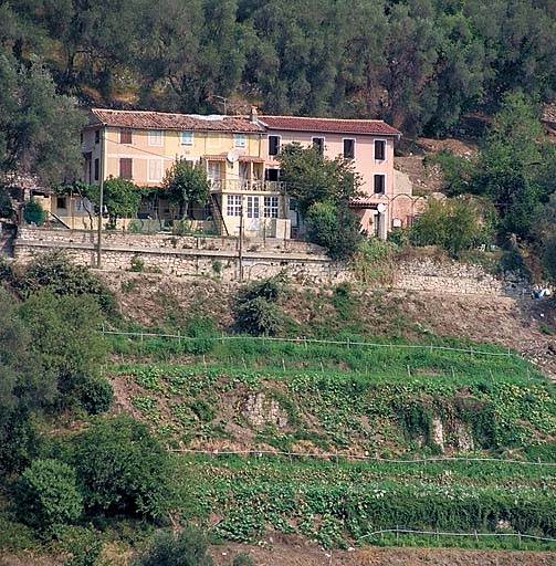 Vue d'ensemble de la façade sud.