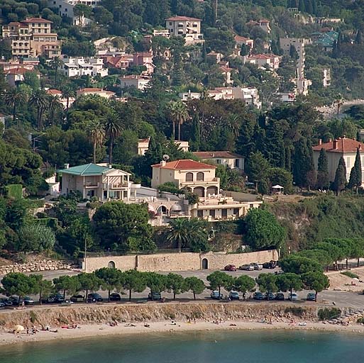 Vue d'ensemble de la façade ouest.