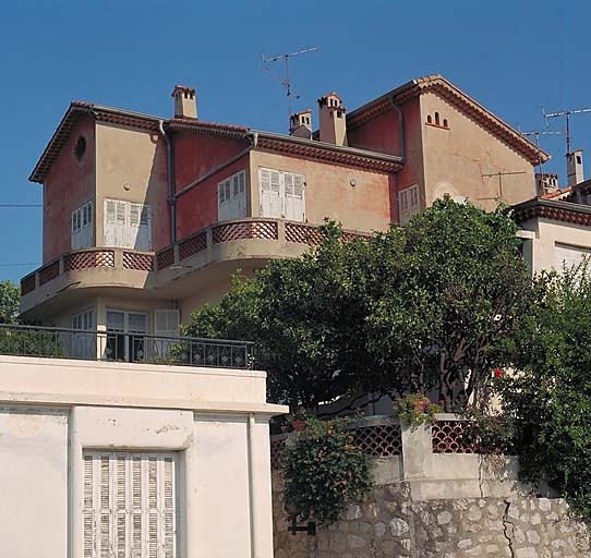 Vue d'ensemble de la façade sud.