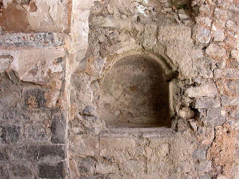 Nef. 3e travée. Mur sud. Niche