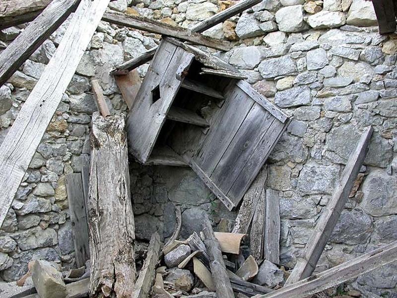 Bâtiment agricole. Rez-de-chaussée. Pièce ouest.