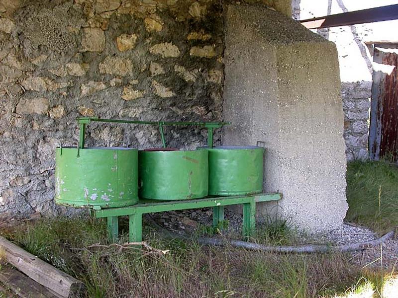 Bâtiment agricole. Hangar nord. Cuves.