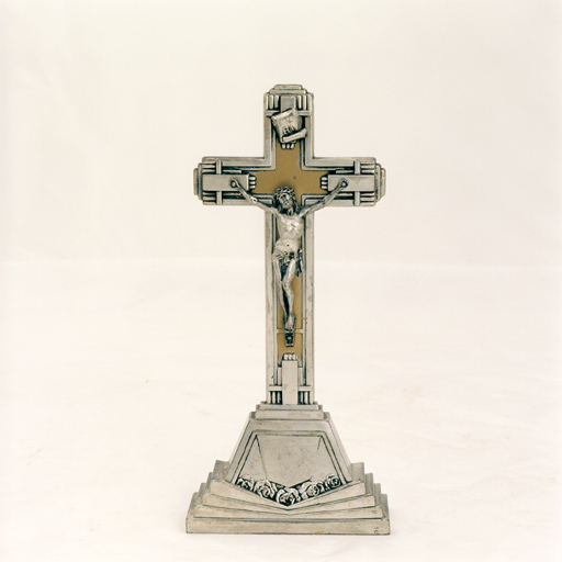 Croix d'autel (style art déco) : Christ en croix