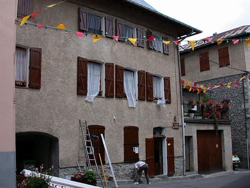 La façade sur la rue : état actuel.