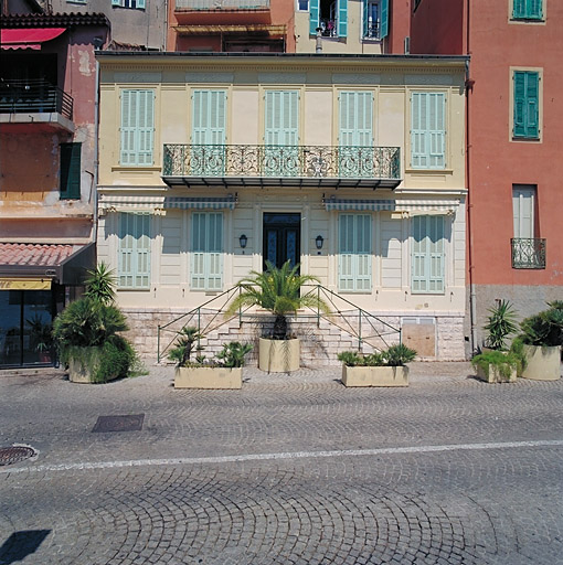 Vue en perspective de la façade sud.