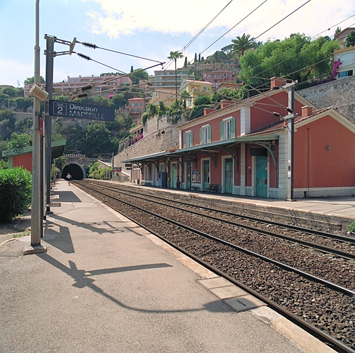 Vue en perspective de la gare, depuis l'est.