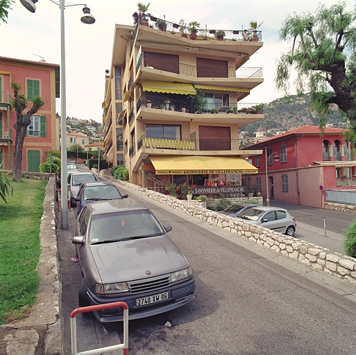 Vue d'ensemble de la façade sud.