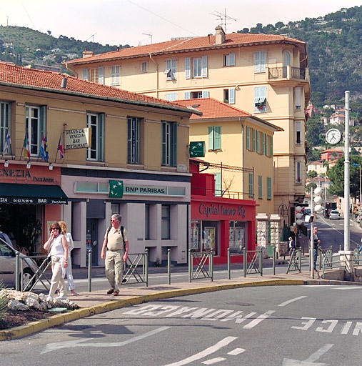 Vue d'ensemble de la façade ouest.