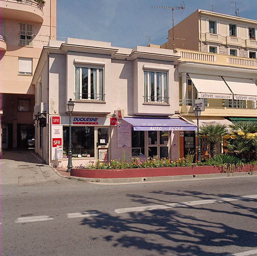 Vue d'ensemble de la façade sud.