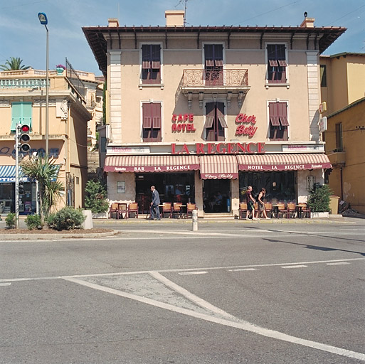 Vue d'ensemble de la façade sud.