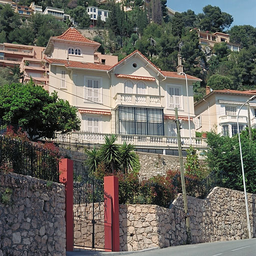 Vue d'ensemble de la façade sud.