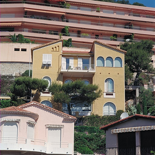 Vue d'ensemble de la façade sud.