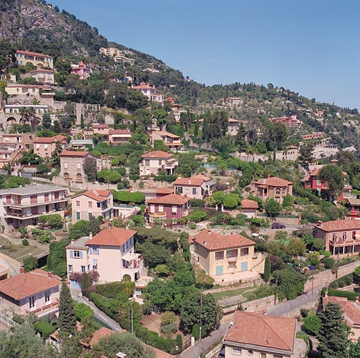 Vue d'ensemble de la partie est, depuis l'ouest.