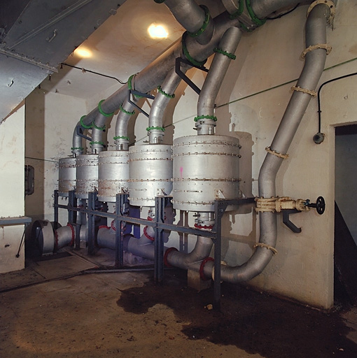Bloc 2, intérieur niveau 1 unité de neutralisation de l'air gazé, batterie de filtres à air..