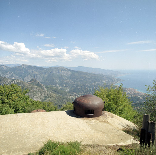 Bloc d'infanterie et d'observation 8 détaché ; Cloche GFM surplombant Sainte Agmès et la baie de Menton.
