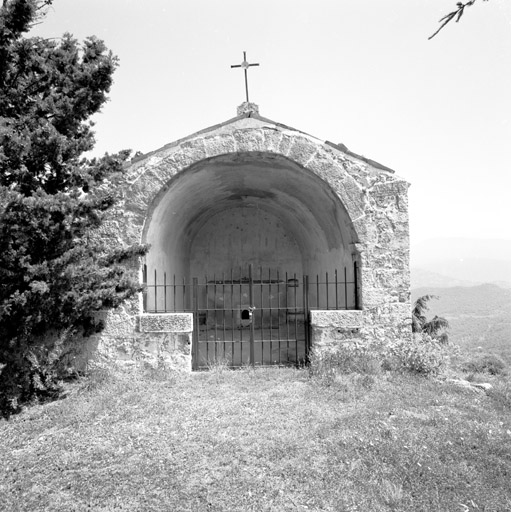 La façade, vue depuis l'ouest.