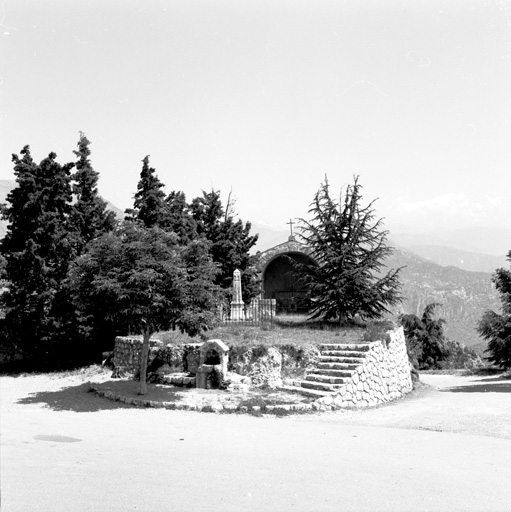 Vue de situation, depuis l'ouest.