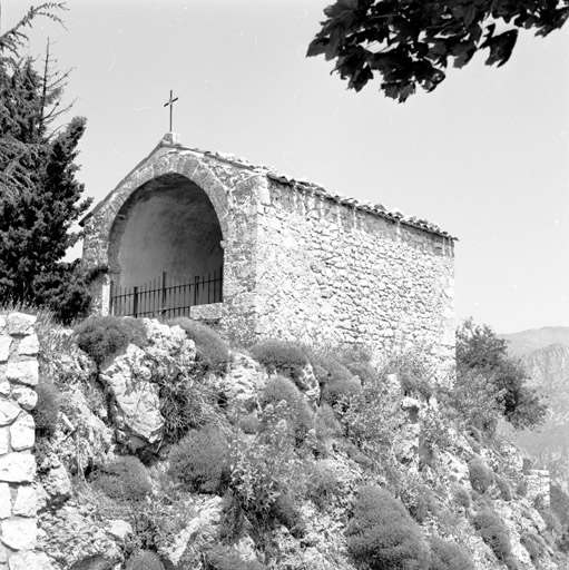 Vue d'ensemble, depuis le sud-ouest. ; Bouyon. Eglises. Chapelle Saint-Sépulcre, Saint-Pons. Vue d'ensemble, depuis le sud-ouest.