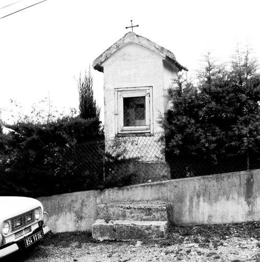 Oratoire en bordure du village, sur l'ancien chemin de Roquestéron.