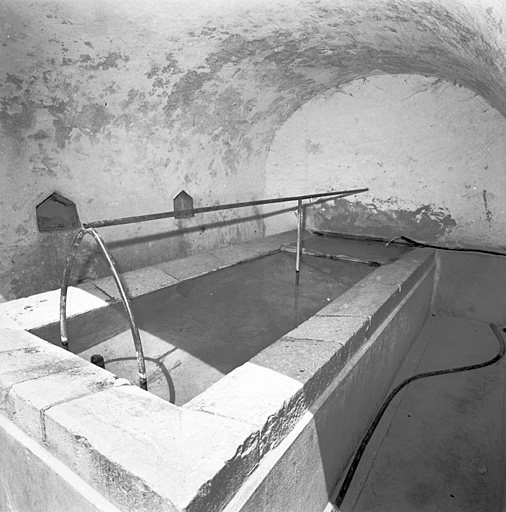 Etage de soubassement : l'un des deux espaces voûtés, le lavoir, vu depuis le sud-est.