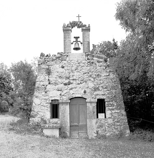 La façade, vue d'ensemble, depuis l'ouest.