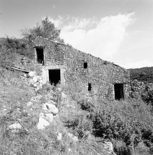 Elévation ouest des bergeries, vue depuis l'ouest.