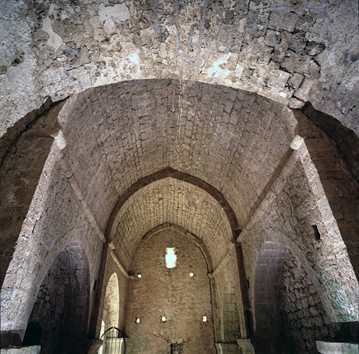 Intérieur : vue générale, depuis l'est.