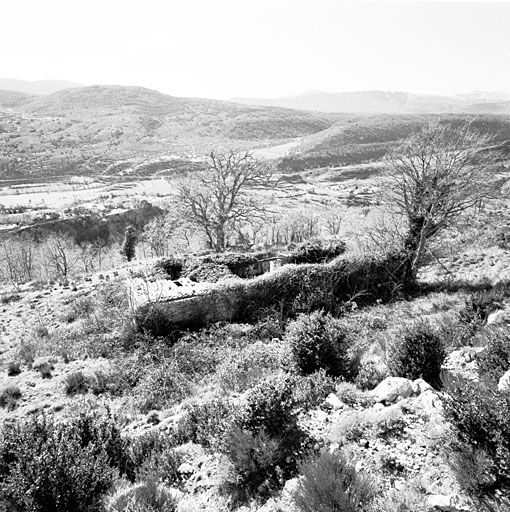 Vue de situation, depuis le nord-est.