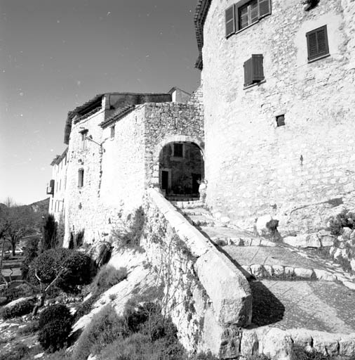 La porte sud-est, vue de situation depuis le sud-est.