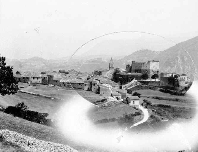 Vue du village depuis le nord-ouest.