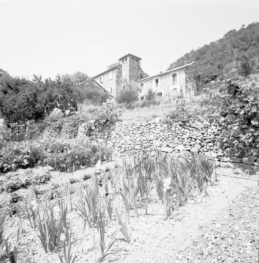 Jardin potager en contrebas des bâtiments, vu depuis le sud-est.