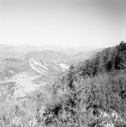 Vue de situation très lointaine, depuis le sud-ouest.