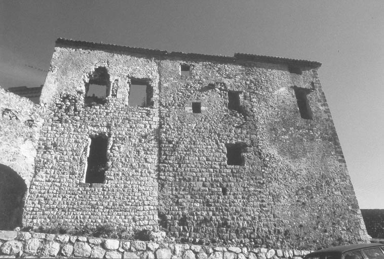 Etat avant restauration : la façade postérieure vue du nord-ouest.