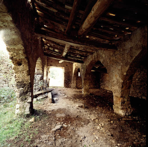 Galerie centrale de la bergerie, vue du nord-ouest.