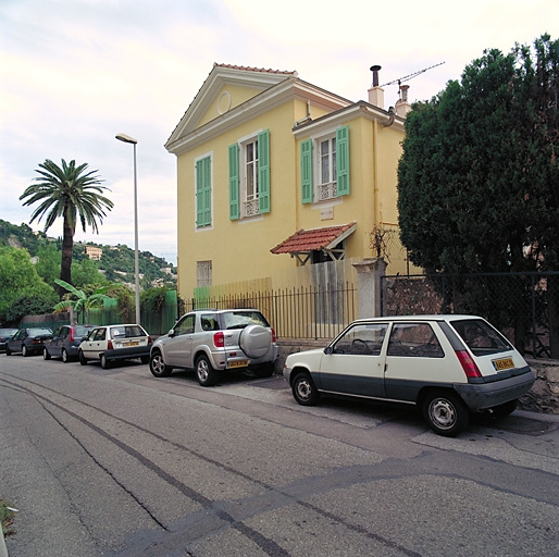 Vue en perspective de la façade nord de la villa, depuis l'ouest.