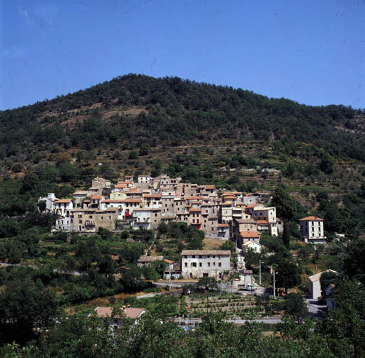 Le village de Conségudes. ; Vue générale depuis le sud.