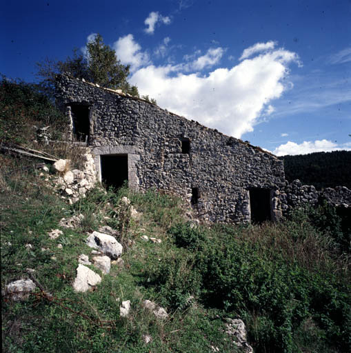 Elévation ouest des bergeries, vue depuis l'ouest.