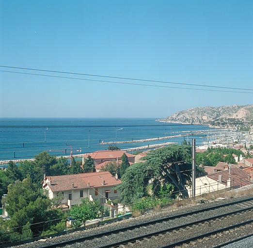 Vue de situation prise vers le sud du terrain vague O22.