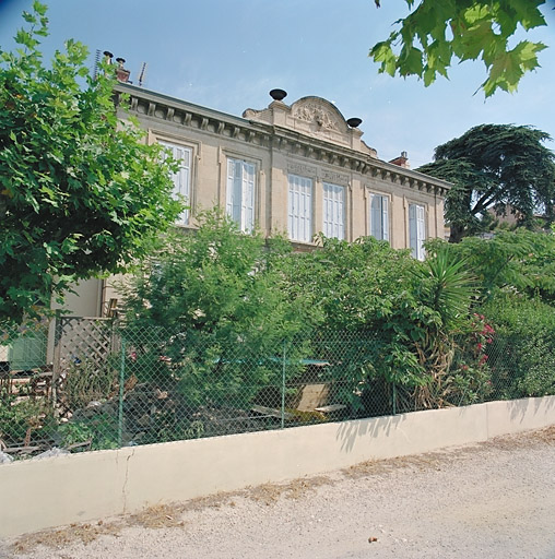 Villa Helvétia. Façade principale. Vue prise du sud-ouest.