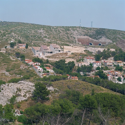 Vue du quartier du Marinier, de l'autoroute et du tunnel des Treize-Vents prise du quartier des Abandonnés.