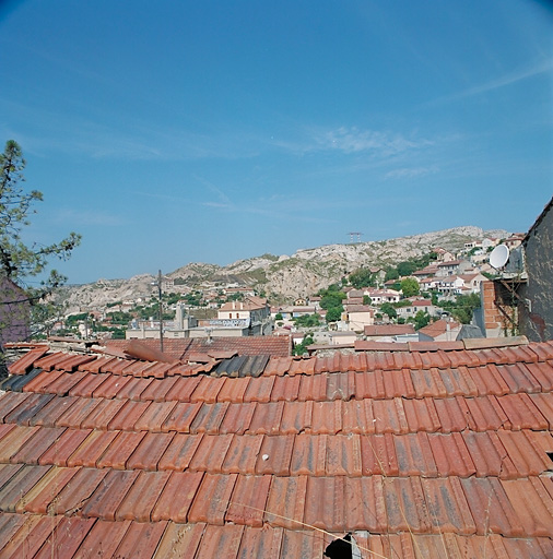 Paysage. Vue prise de l'impasse des Chalets au quartier des Piches à l'Estaque, vers le quartier des Riaux.