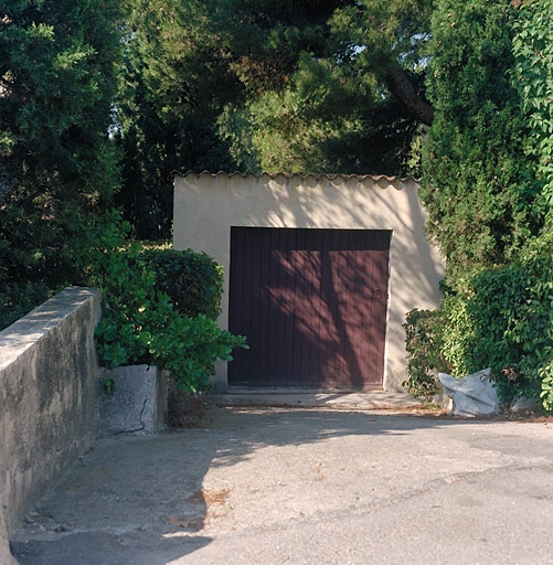Garage.