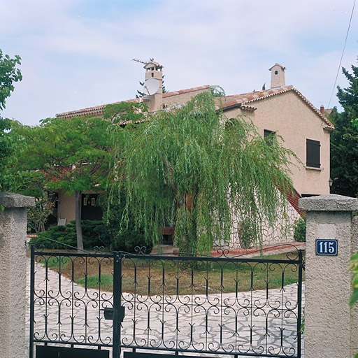 Fig. 67 - Maison pavillonnaire, 115 montée Pichou (parcelle P 244), construite dans la période 1971-1990, sur un terrain démembré de la campagne Bellevue.